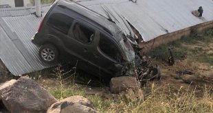 Ağrı'da şarampole yuvarlanan hafif ticari araçtaki 9 kişi yaralandı