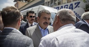 Milli Eğitim Bakanı Tekin, Erzurum'da partililerle bir araya geldi: