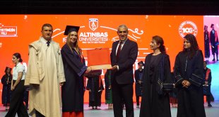 Altınbaş Üniversitesi'nde mezuniyet heyecanı
