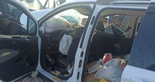 Bitlis'te hafif ticari araçların çarpışması sonucu 8 kişi yaralandı