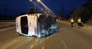 Ağrı'da iki araç çarpıştı: 1 ölü, 16 yaralı