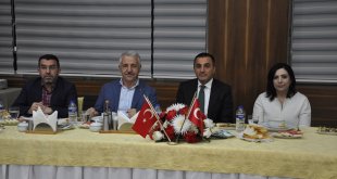 Kars Valisi ve Belediye Başkan Vekili Türker Öksüz'e veda programı düzenlendi