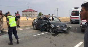 Ağrı'da traktörle otomobil çarpıştı 4 kişi yaralandı