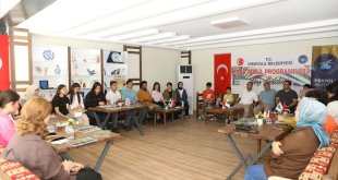 İpekyolu Belediyesinin kitap tahlil programı devam ediyor