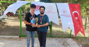 Erzurumlu gençler, geliştirdikleri roketle Türkiye şampiyonu oldu