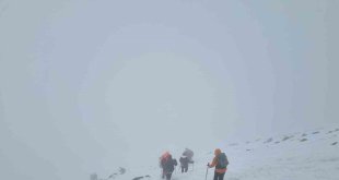 Ağrı Dağı turistleri ağırlamaya devam ediyor