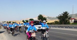 Van Gölü için pedal çeviren bisiklet tutkunları Bitlis'e ulaştı