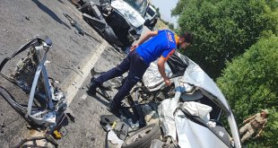 Bitlis'te iki aracın çarpıştığı kazada 5 kişi yaralandı