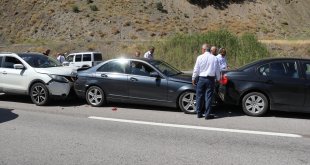 CHP Genel Başkanı Kılıçdaroğlu'nun Erzincan konvoyundaki kazada 2 kişi yaralandı