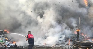 Ağrı'da çıkan yangında iş yeri küle döndü