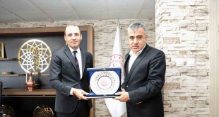 Ağrı Emniyet Müdürü Aydın'dan Vali Vekili Şimşek'e veda ziyareti