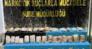 Bitlis'te peynir bidonlarında 9 kilo 317 gram esrar ele geçirildi