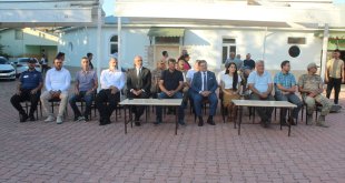 Tunceli'nin Çemişgezek ilçesinde vatandaşlara aşure dağıtıldı