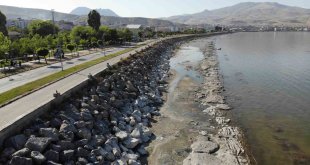 Van Gölü'nde çekilmeler ciddi boyuta ulaştı