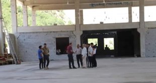 Çukurca Belediyesi düğün salonunda çalışmalar devam ediyor