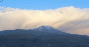 Ağrı Dağı erimeye devam ediyor