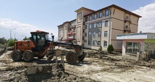 Erzincan'da taşkın sonucu çamurla kaplanan yerler temizlendi