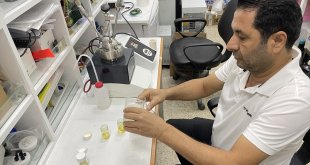 Elazığ'da görevli akademisyen egzoz gazı kaynaklı hava kirliliğini azaltmak için sıvı üretti