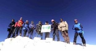 Vanlı dağcılar 11 günde 3 şehirde 3 zirve yaptı