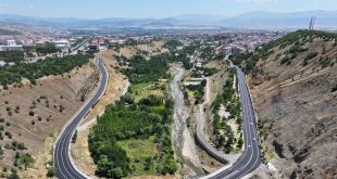 Bingöl Belediyesi yolları kendi ürettiği asfaltla yeniliyor