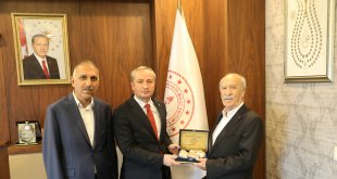 Ağrı’da 42 yıl boyunca eğitim hizmeti veren Rıfat Yüce emekli oldu