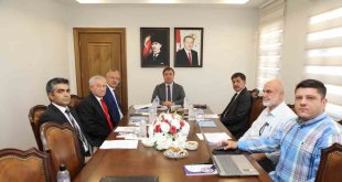 Vali Aydoğdu başkanlığında EBYÜ Vakfı toplantısı yapıldı
