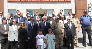 Muş Valisi Avni Çakır, Malazgirt'te ziyaretlerde bulundu