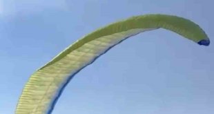 Ağrı Dağı zirvesinden yamaç paraşütü ile indi