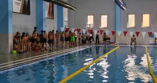 Yüksekova'da yüzme yarışması düzenlendi