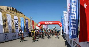 470 kilometrelik uluslararası bisiklet yarışı Van'dan start aldı