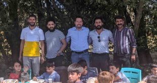 100 çocuğa yemek ve kırtasiye malzemesi dağıtıldı