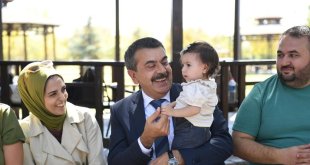 Bakan Tekin öğretmenlerle bir araya geldi