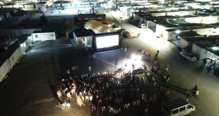 Malatya'da depremzede çocuklar için açık hava film gösterisi