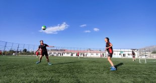 Vanlı ikiz kızlar, milli takım formasını giymek istiyor