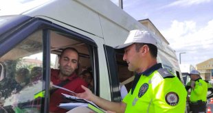 Vali Çiçek, okul servislerine yönelik denetimlere katıldı