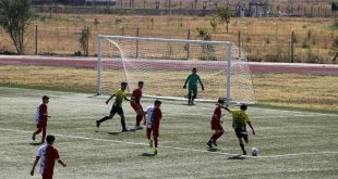 Ağrı'da depremzede çocukların katılımıyla düzenlenen futbol turnuvası başladı