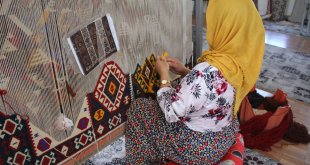 Vanlı kadınların dokuduğu kilimler yurt dışından da alıcı buluyor