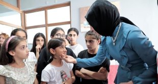 Ağrı Valisi'nin eşi, Çocukevleri Sitesi'nde çocuklarla buluştu