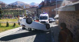 Erzurum'da trafik kazası: Araç takla attı