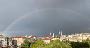 Ağrı'da yağmur sonrası gökkuşağı mest etti