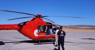 Bingöl'de ambulans helikopter yaşlı adam için havalandı