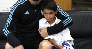 Erzurumspor FK'li minik taraftarın Eren Tozlu sevgisi karşılıksız kalmadı