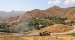 Hakkari Belediyesi asfalt startı verdi