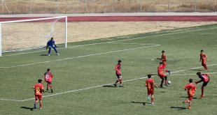 Ağrı'da depremzede çocukların katıldığı futbol turnuvasında yarı final maçları oynandı