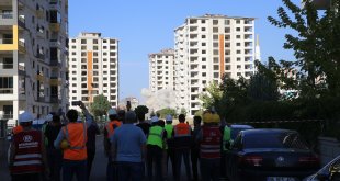 Malatya'da ağır hasarlı 3 bina patlayıcı kullanılarak yıkıldı
