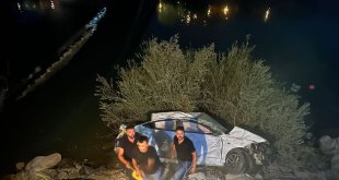 Tunceli'de şarampole devrilen otomobildeki 3 kişi yaralandı