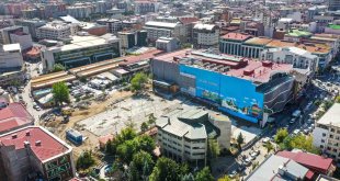 Kent meydanı açılışa hazırlanıyor
