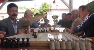 Babasından öğrendiği taktik oyun ile dünya 3'üncüsü oldu