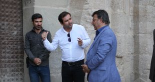 AK Parti Van Milletvekili Türkmenoğlu, Hoşap Kalesi'ndeki restorasyon çalışmalarını inceledi