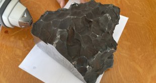 Ağrı'ya 42 yıl önce düşen gök taşı Fırat Üniversitesinde yeniden inceleniyor